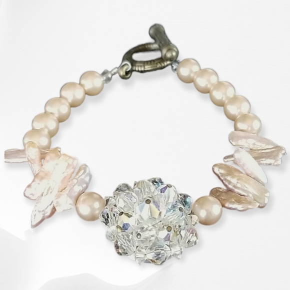 NWT Hand Crafted Repurposed Vintage Crystal Freshwater Pearl Bracelet - Picture 2 of 16